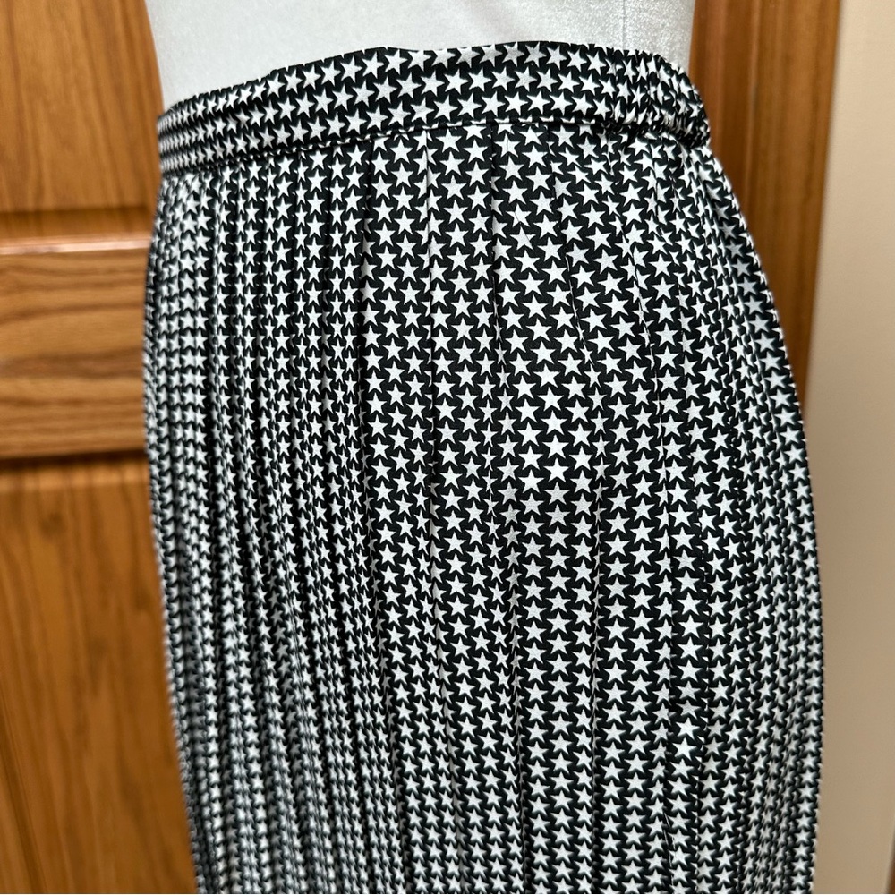 Black and White Star Print Pleated Maxi Skirt